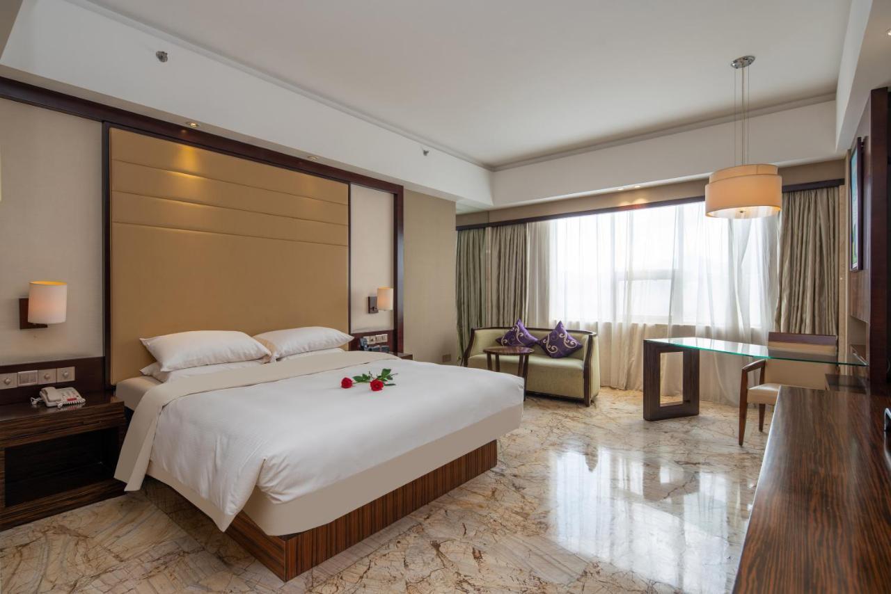 King Royal Hotel Yunfu Exterior photo