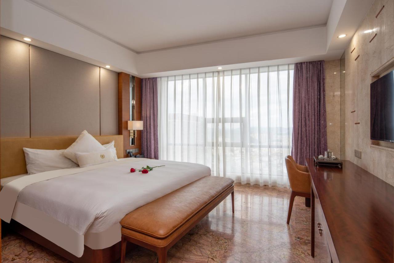 King Royal Hotel Yunfu Exterior photo