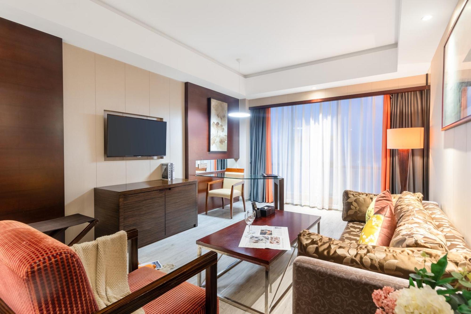King Royal Hotel Yunfu Exterior photo